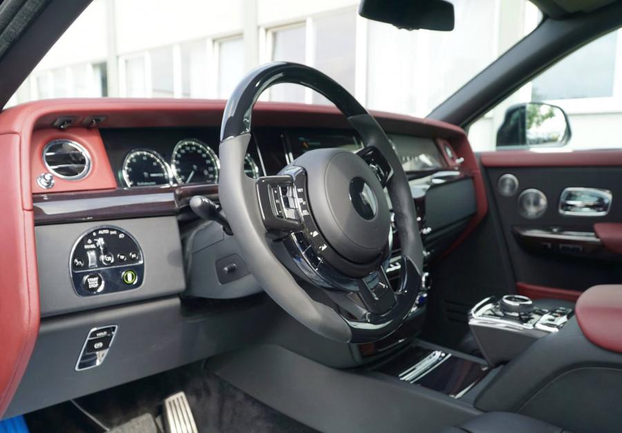 Интерьер Rolls-Royce Phantom by Mansory 2018 года  (фото 11 из 18)